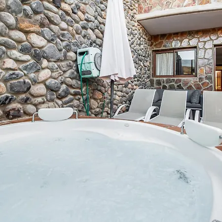 Oasis Tauro 3br