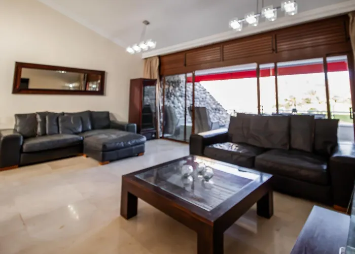 Oasis Tauro 3br Apartment