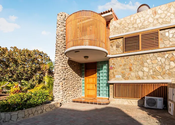 Oasis Tauro 3br Apartment