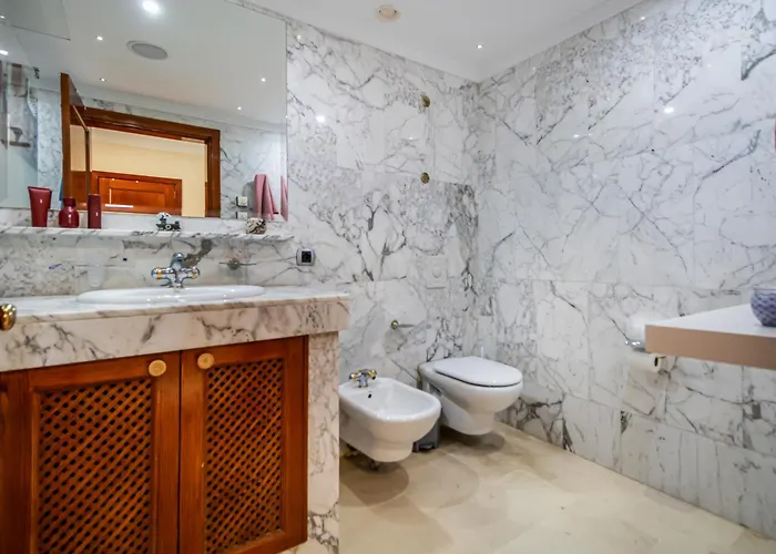Oasis Tauro 3br Apartment